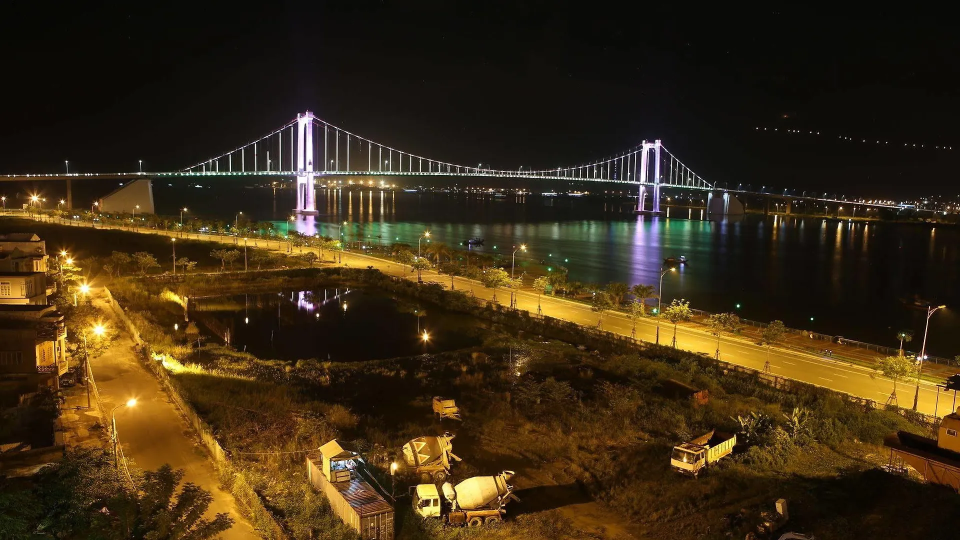 **  Night Sky Hotel Đà Nẵng Vietnam